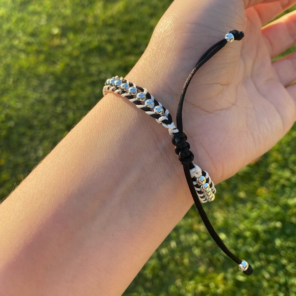 Handmade macrame woven bracelet - Picture 6 of 6